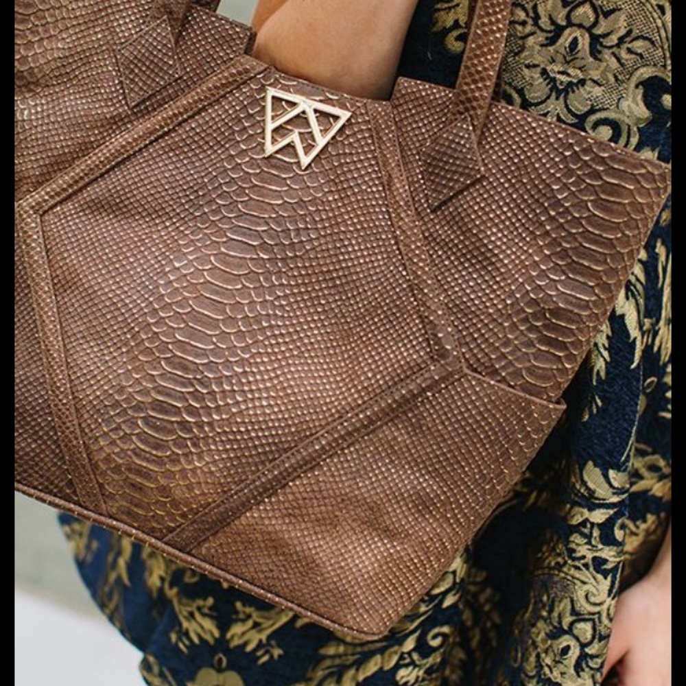 Kelly Wynne Brown Tote